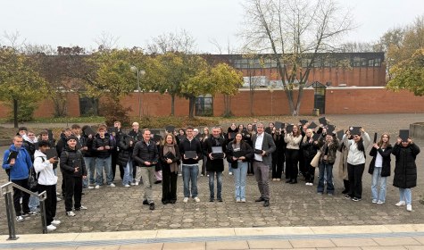 Die Stadt Bad Salzuflen unterstützt die digitale Bildung und überbrachte rund 200 Tablets für die Schülerinnen und Schüler der Gesamtschule Aspe und des Rudolph-Brandes-Gymnasiums, © Stadt Bad Salzuflen