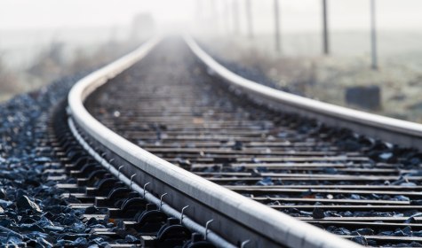 Zu sehen sind Bahnschienen., © Harald Biebel - stock.adobe.com