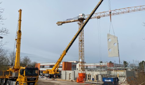 Zu sehen ist die Baustelle, auf der der Neubau der Hauptschule am Schulzentrum Lohfeld errichtet wird. , © Stadt Bad Salzuflen