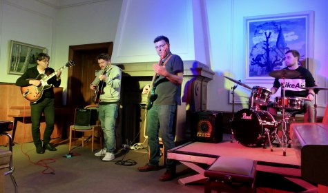 Vier Musiker auf einer Bühne, © Musikschule Bad Salzuflen